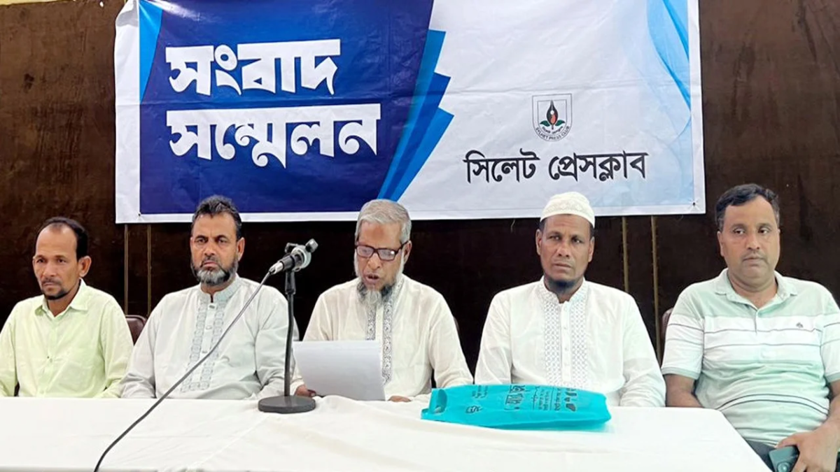 সিলেটে খালের জায়গা রেখে ব্যক্তিগত জমিতে ‘খাল খনন’ কর্মসূচির অভিযোগ।