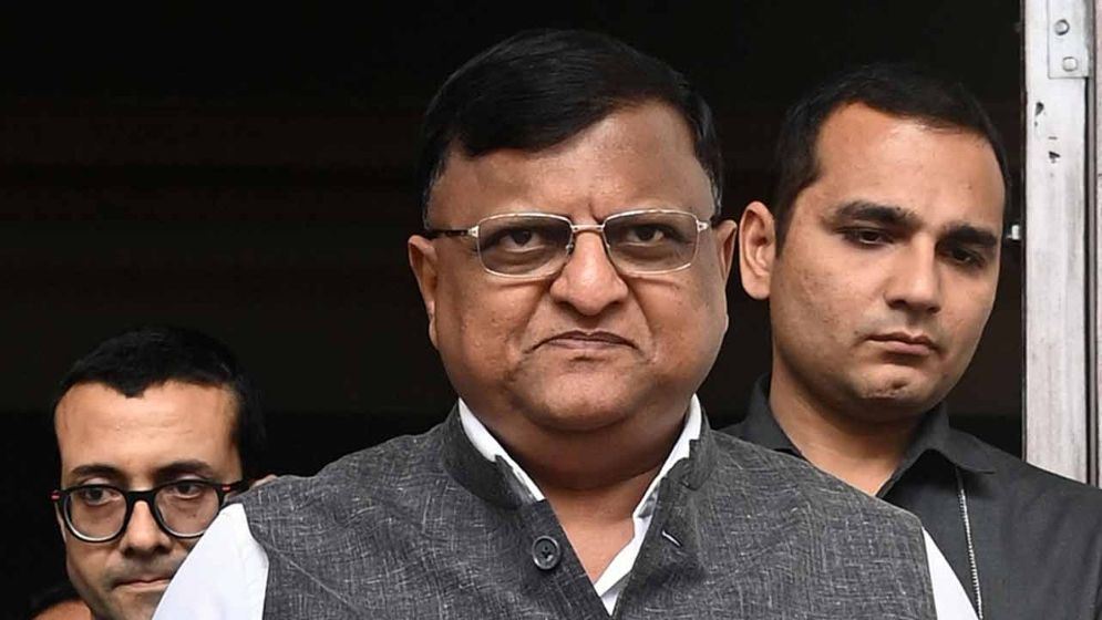 পশ্চিমবঙ্গের সর্বোচ্চ প্রশাসনিক কর্মকর্তা হিসেবে নিয়োগ পেলেন ৯০ লাখ ভোটার তালিকা থেকে বাদ দেওয়া মনোজ।