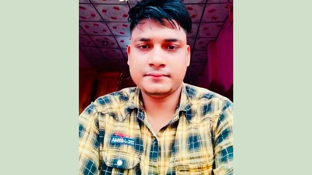 কক্সবাজারে বাবাকে কুপিয়ে হত্যা করল ছেলে।