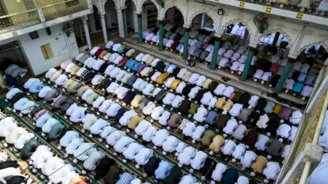 ভারতে ঈদগাহে নামাজের অনুমতি পাওয়া যাচ্ছে না, আতঙ্কে মুসলিমরা