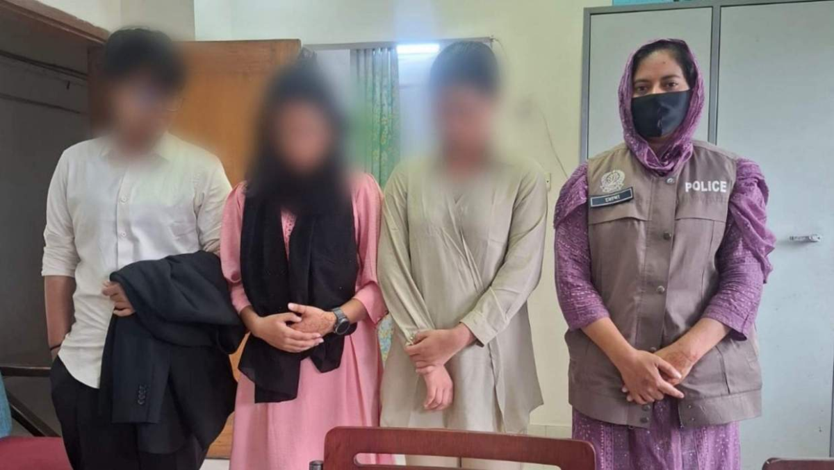 সমকামী সম্পর্কের কারণে পালিয়ে যাওয়া দুই কলেজছাত্রী উদ্ধার
