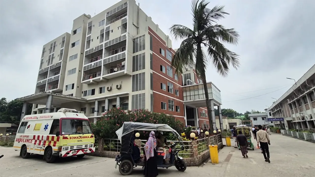 নাটোরে সরকারি হাসপাতালে শিশুর মাকে ধর্ষণ ও ভিডিও ধারণ; তিন সুইপারের বিরুদ্ধে মামলা