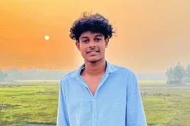 ব্রাজিলের পতাকা টাঙাতে আমগাছে উঠে বিদ্যুৎস্পৃষ্টে কিশোরের মৃত্যু