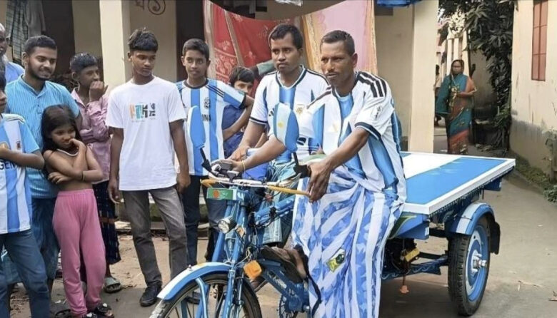 স্ত্রীর নামে ঋণ নিয়ে আর্জেন্টিনার পতাকা বানাচ্ছেন ‘মেসি সুমন’