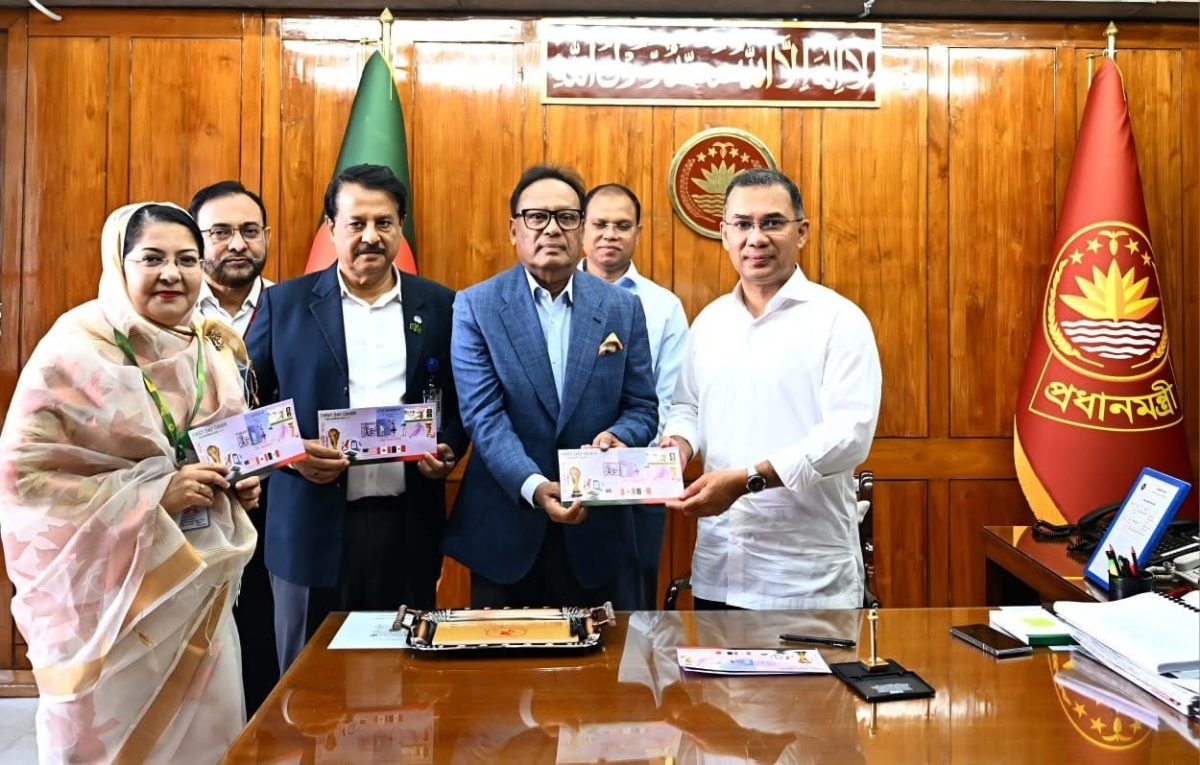বিশ্বকাপ ফুটবল-২০২৬ উপলক্ষে স্মারক ডাকটিকিট উন্মোচন করলেন প্রধানমন্ত্রী