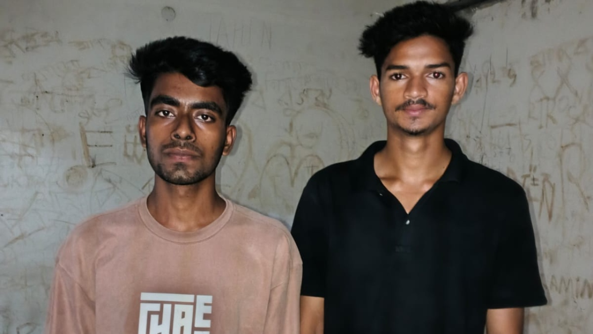শরীয়তপুরে পুলিশের দেখে খিচুড়ির আয়োজন ফেলে পালালেন আওয়ামী লীগ নেতাকর্মীরা, আটক ২