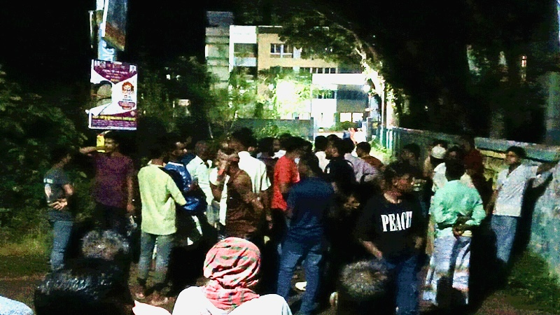 পাবনার ভাঙ্গুড়ায় থানা থেকে নিষিদ্ধঘোষিত যুবলীগ নেতাকে ছাড়িয়ে নিলেন গ্রামবাসী