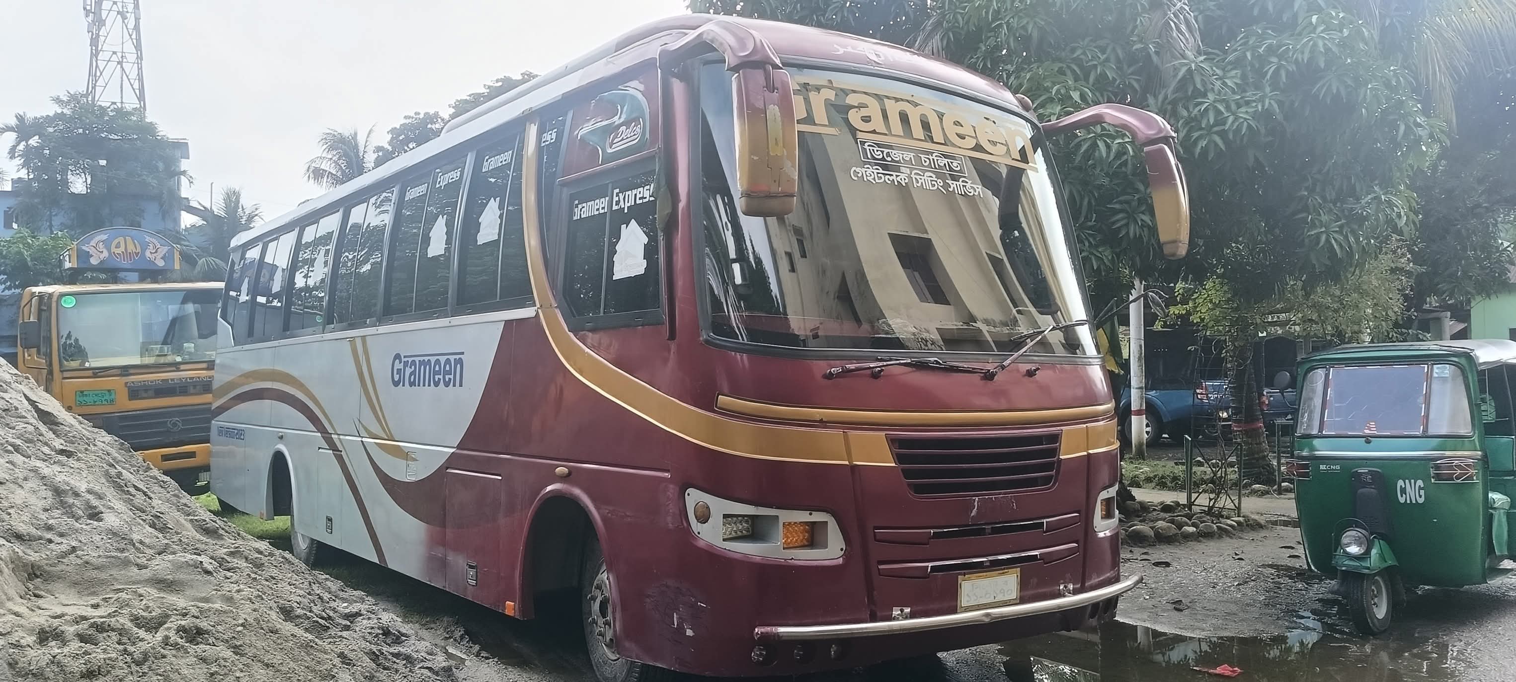 জাফলংয়ে গেটলক বাসে মাদক চালান: চালক-হেলপারসহ ৩ জন গ্রেফতার