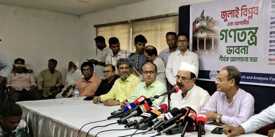 মৌলবাদের হাত থেকে দেশকে রক্ষায় জনগণের রাজনীতি করার আহ্বান গয়েশ্বর রায়ের।