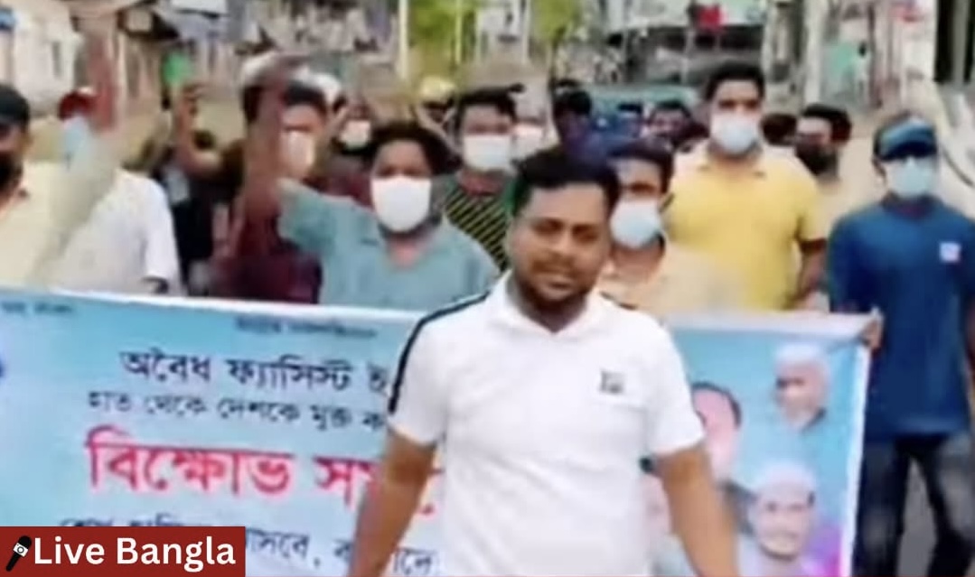 চট্টগ্রামে ঝটিকা মিছিল, ৪ টি গাড়ি জব্দ।