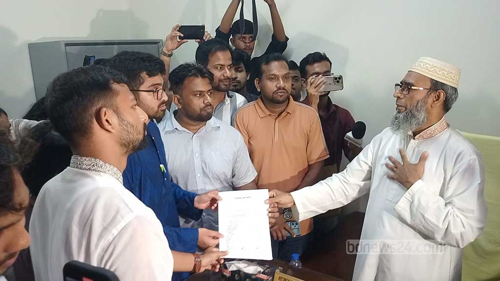 রাকসু নির্বাচনঃ স্বচ্ছ ব্যালট আর হাতে ভোট গণনা চায় ছাত্রদল।